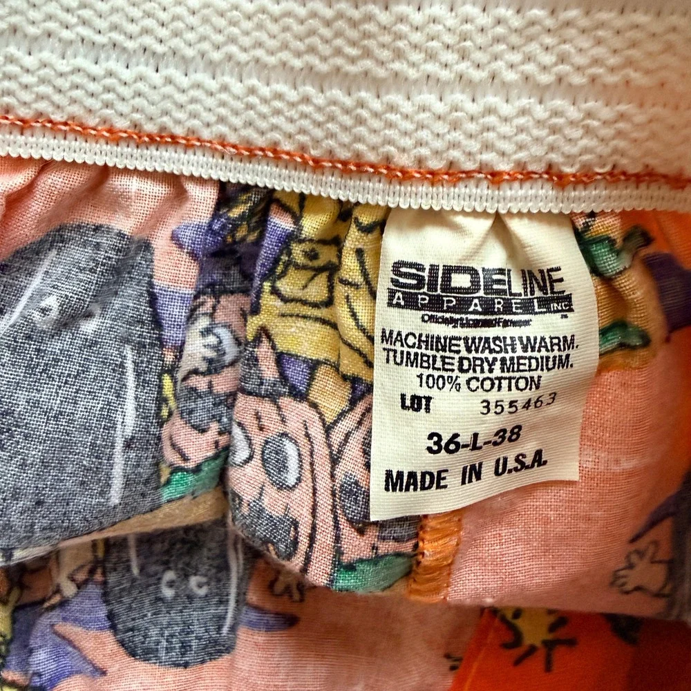 Peanuts Sideline Apparel VTG Mens Halloween Snoopy Pumpkin Patch Shorts,Orange,L